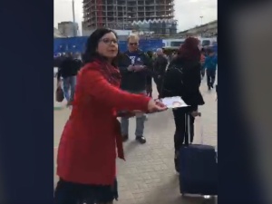 [video] Gasiuk-Pihowicz rozdaje ulotki w centrum Warszawy. Zainteresowanie, hm... umiarkowane