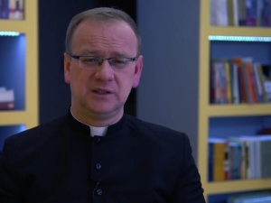 Ks. Węgrzyniak: Nie da się obronić MB z tęczową aureolą. Jak ktoś nie rozumie, to albo ma zryty mózg...