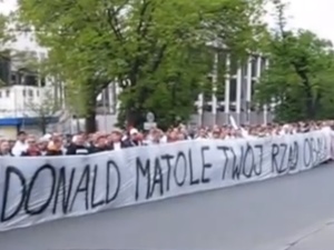 [Tylko u nas] Krzysztof Świątek: Transparent z Donaldem do galerii sztuki