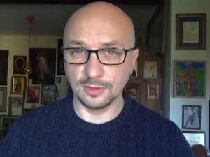 "Sekielski nie dowala czarnym (…) Proszę nie bronić pedofilów w sutannach". O. Kramer do O. Knabita