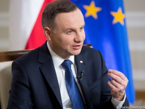 Andrzej Duda przestrzega: "Fake news na onet.pl"