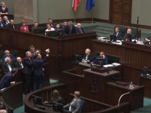 [video] Awantura w Sejmie. Nitras chciał wręczyć J. Kaczyńskiemu dziecięce buciki