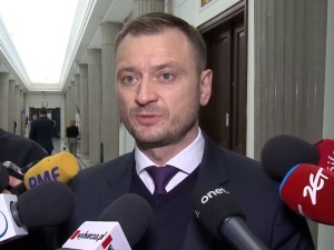 Sławomir Nitras bez immunitetu. Stanie przed sądem za znieważenie i naruszenie nietykalności cielesnej