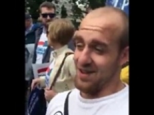 [video] "Kibic Legii": "PiS strasznie zniszczył nasz kraj, np. przez podwyższenie wieku emerytalnego"