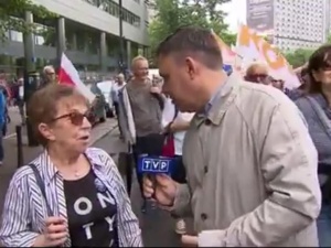 [video] Jacek Łęski na marszu opozycji - wyzwiska, agresja: "Co mnie się podoba, to g..no tobie do tego!"