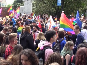 Bezpańska profanacja na Trójmiejskim Marszu Równości. Dziewuchy dziewuchom zapewniają...