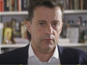 [Video] W. Gadowski do Zofii Klepackiej: "Niech się pani trzyma, wspomożemy panią!"