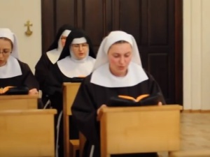 Zakonnice z całej Polski podejmują 9-tygodniową nowennę za księży