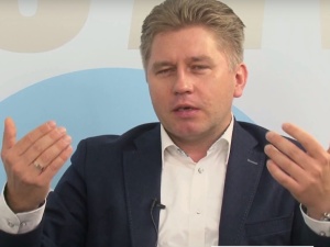Matczak bez trzymanki: "PiS zmieni konstytucję? Niekonstytucyjna zmiana konstytucji".Miażdżące komentarze
