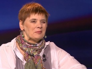 Ochojska nie podałaby ręki premierowi, bo uchodźcy... Komentarze dziennikarzy