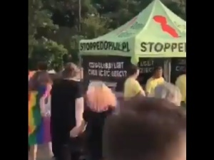 [video] Tak środowiska LGBT protestowały przeciwko namiotowi StopPedofilii.pl "na patelni" w W-wie