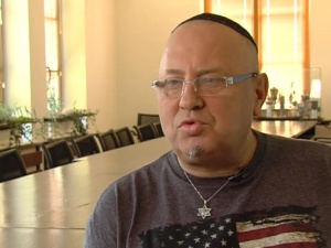 Papis o delegacji PO pod Pomnikiem Stoczniowców: Widzę członka KC PZPR, której zbrojne ramię do nich...