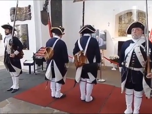 [video] Gdańsk. Przed grobem Pawła Adamowicza zmiana warty. Żołnierze wydają komendy po... niemiecku