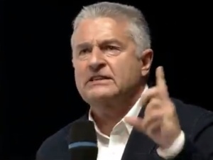 [video] Cyrk. Frasyniuk w ECS: "Ten rząd zachowuje się obraźliwie..." Tłum skanduje: "My wolni ludzie!"