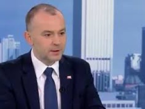 Min. Mucha: Tusk skupił się na opozycji w Polsce, bo europejskie problemy już rozwiązał