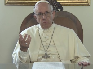 Papież Franciszek zatwierdził zmianę w modlitwie "Ojcze Nasz". Czy zostanie wprowadzona w Polsce?