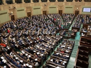 [najnowszy sondaż] PiS z potężną przewagą, słaby wynik PO, PSL na granicy progu wyborczego