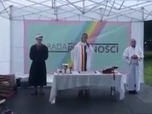 "Biskup" LGBT Szymon Niemiec ogłasza "wygaszanie" swojego kościoła w Polsce. "Jako kapłan katolicki..."