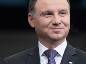 Prezydent niezmiennie liderem sondaży zaufania. Antyliderem - Schetyna