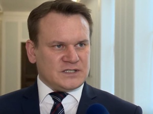 "Won za Don czerwona zarazo!". Tarczyński ostro odpowiada Rosatiemu