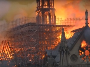 Paryż. Dziś odbędzie się pierwsza msza po pożarze w katedrze Notre Dame