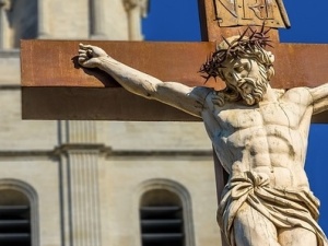 Episkopat: W niedzielę w całej Polsce modlitwa wynagradzająca za profanacje