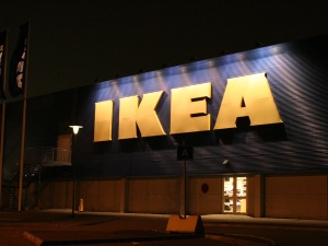 Groteska. IKEA: "Podobne działania podjęlibyśmy w przypadku naruszenia godności np. katolików"