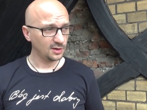 Skandalizujący o. Kramer "zaskakująco": "Kupowałem i będę kupował meble w IKEI"