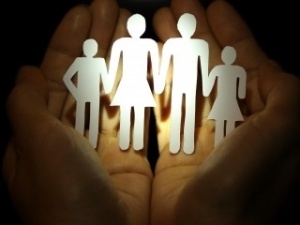 Odpowiedź na tzw. "Kartę LGBT". Już kilkanaście samorządów podpisało Kartę Praw Rodzin