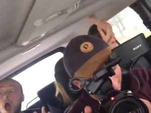 [video] Tak ciężko pracują walcząc z "pisowskim zamordyzmem". Imprezowy bus PO w drodze na konwencję