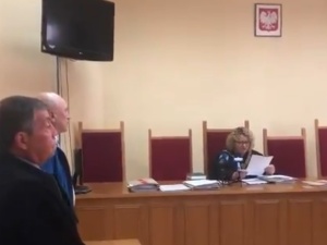 [video] W centrum Szczecina połamał krzyż pod którym modlili się mieszkańcy. Sąd go uniewinnił