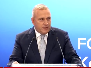 Co w programie Schetyny? Dekarbonizacja, związki partnerskie i handel w niedziele