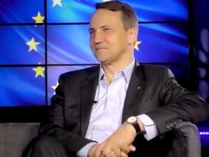 "Z Białegostoku niedaleko do Jedwabnego". Kuriozalny wpis Sikorskiego i ostra reakcja Cenckiewicza