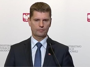 [video] Szef MEN do dziennikarza TVN: "Czy Pan wychodzi na ulicę i opowiada jak wygląda Pańskie pożycie?"