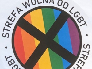 A jednak. „Gazeta Polska” musi wycofać nalepki "Strefa wolna od ideologii LGBT"