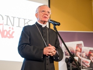 Masowy atak na abpa Jędraszewskiego za słowa o "tęczowej zarazie": "cymbał", "prostactwo"