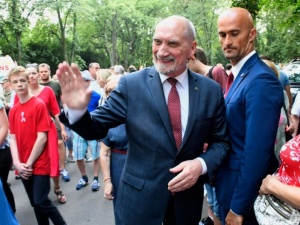 [Fotorelacja] Politycy, wojskowi, harcerze oddali hołd. Piękne obrazki z 1 sierpnia na Powązkach