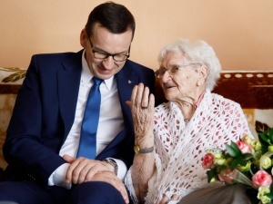 [video] Najstarsza Polka do premiera: "Kiedy żartujemy, nie chorujemy"