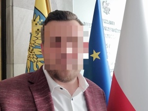 Polityk PO usłyszał zarzuty psychicznego znęcania się nad rodziną
