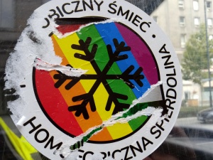 [Foto] Samochód prolajferów zniszczony przez aktywistów LGBT: "Śmieć. Homofobiczna spie.dolina."