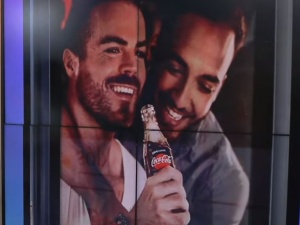 Coca-Cola wycofuje swoją "tęczową" kampanię reklamową