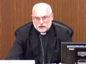 Ks. Kowalczyk przypomina słowa Jana Pawła II o LGBT. "Czy Biedroń złoży donos, a FB zablokuje ten wpis?"