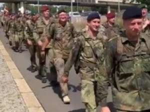 [video] Maszerują wojacy z Bundeswehry... Trudno zachować powagę