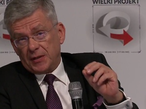 Newsweek o luksusach Marszałka Senatu. Karczewski: "Z miłości do bogactw jeżdżę 15-letnim autem i ..."