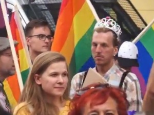 [video] Prawda o cyrku objazdowym - uczestnicy marszu LGBT mówią skąd przyjechali: "Ekipa jest mieszana…"