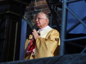Abp Jędraszewski dziękuje: "Nie pozwólcie na to, aby zło ideologii gender i LGBT rozlało się po Polsce"