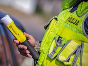 Kobieta w 6. miesiącu ciąży na S3 uderzyła autem w bariery. Miała... 2,3 promila alkoholu we krwi