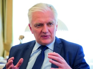 "Jako minister nauki nie wiem, gdzie się schować ze wstydu". Gowin komentuje wpis Hartmana