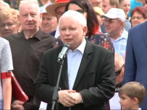 [video] J. Kaczyński: "Trwa ofensywa, wędrowny teatr występuje w kolejnych miastach po to, by prowokować"