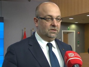 Onet oskarża min. Piebiaka o zorganizowany hejt w sieci. KPRM: Premier poprosił ministra o wyjaśnienia